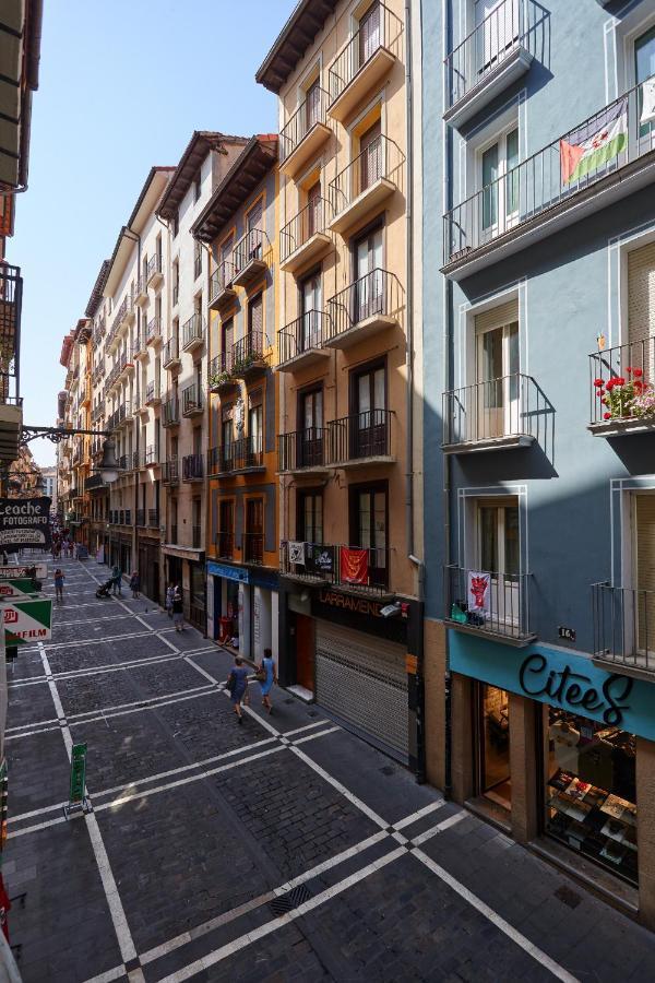 Tuapartamento Centro Estafeta Deluxe Apartment Пампона Екстериор снимка