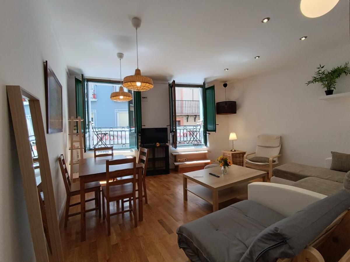 Tuapartamento Centro Estafeta Deluxe Apartment Пампона Екстериор снимка