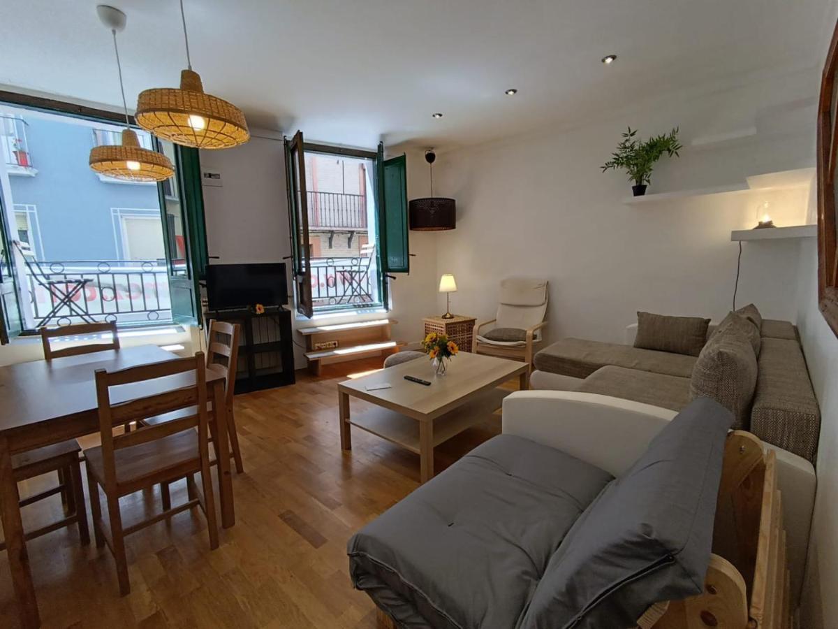 Tuapartamento Centro Estafeta Deluxe Apartment Пампона Екстериор снимка