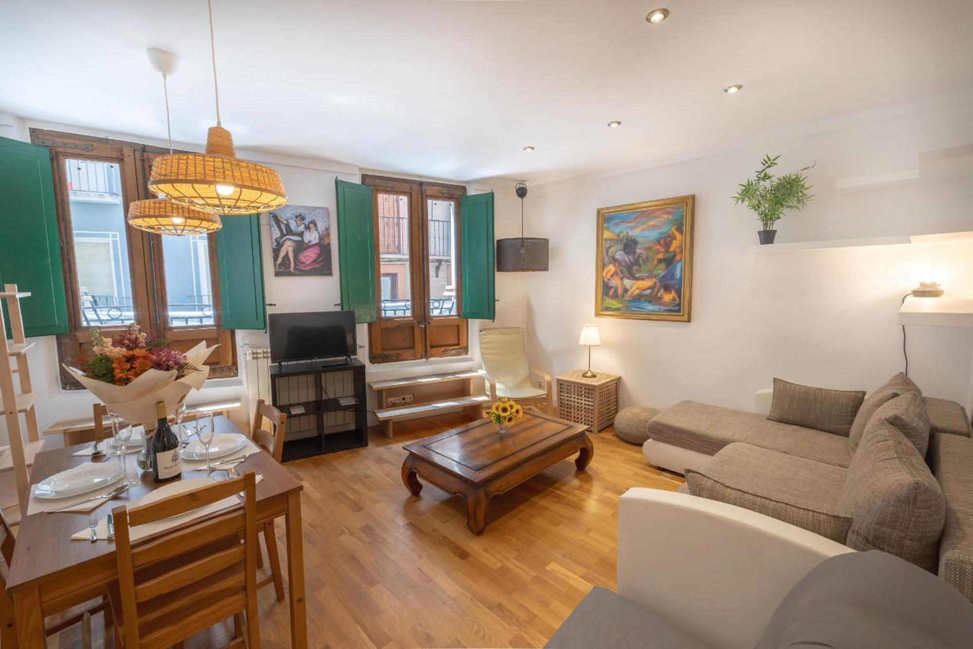 Tuapartamento Centro Estafeta Deluxe Apartment Пампона Екстериор снимка